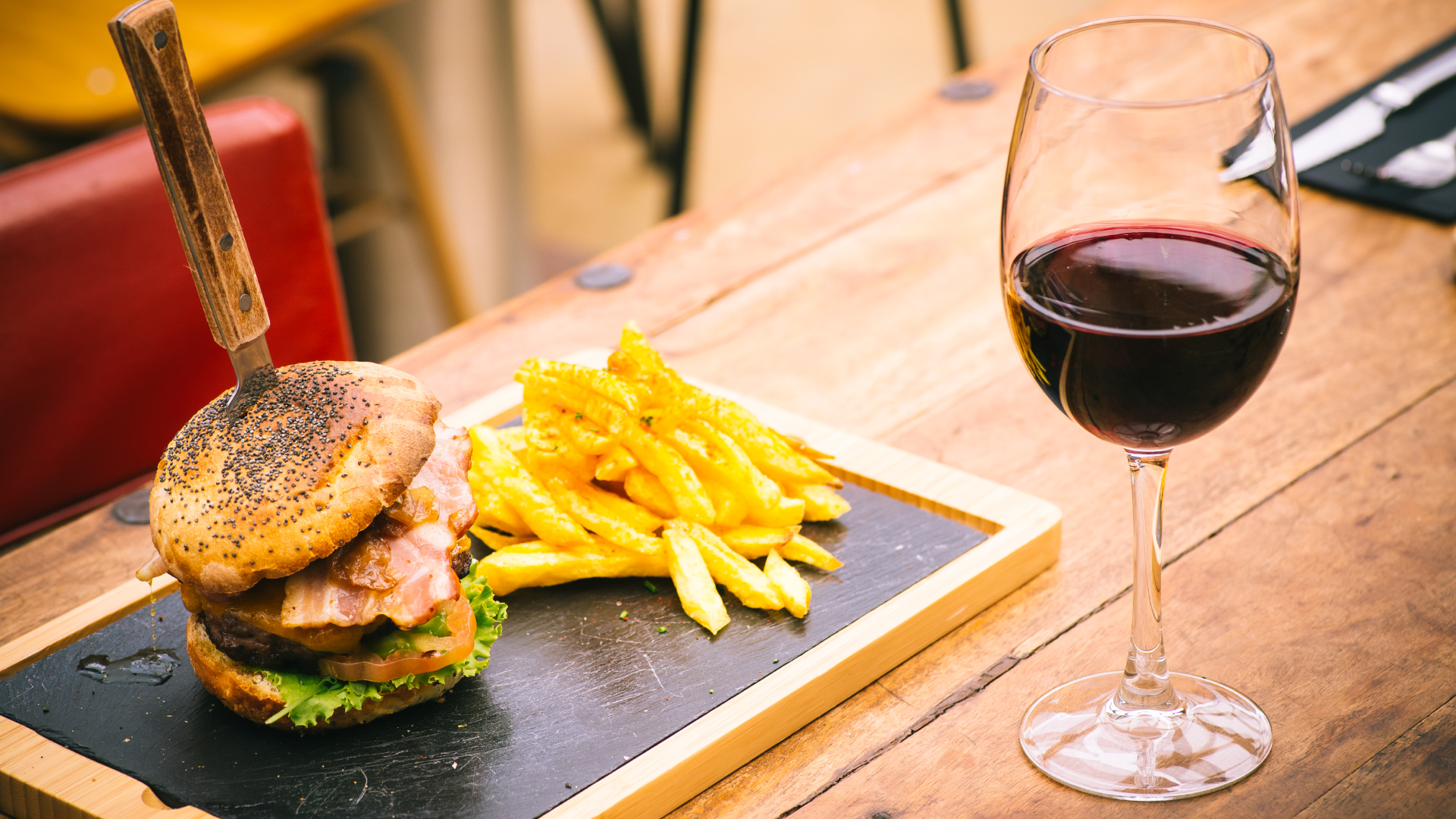 hamburguer e vinho