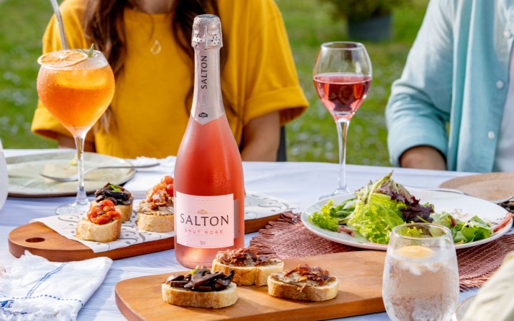 Espumantes e saladas: combinações leves, frescas e perfeitas para o verão