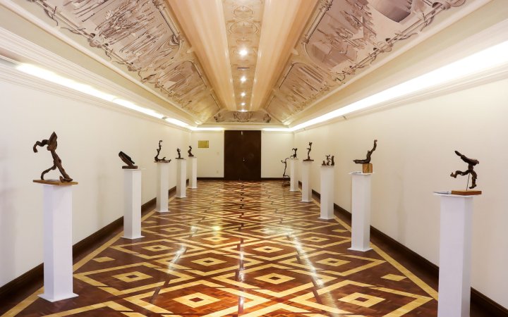 Salton recebe exposição de esculturas criadas a partir de videiras