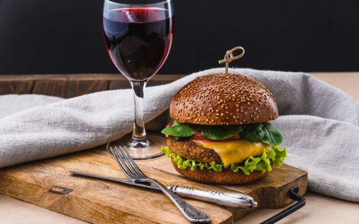 Harmonização de vinho com hambúrguer