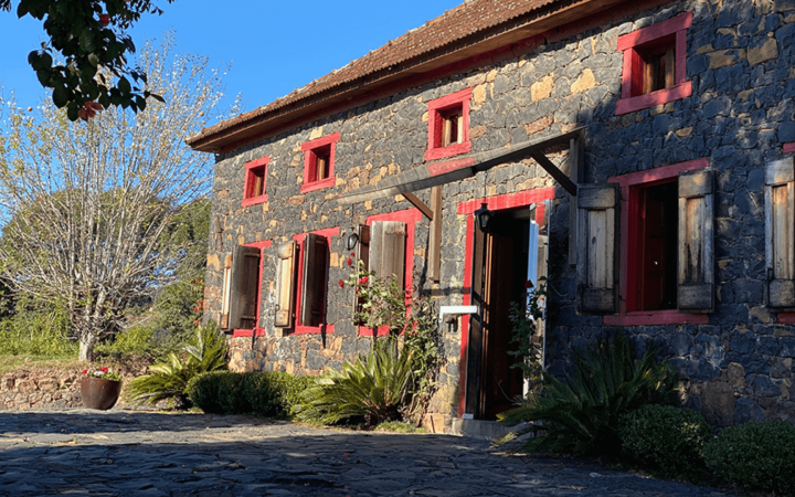 Caminhos de Pedra e Vale do Rio das Antas: monte seu roteiro